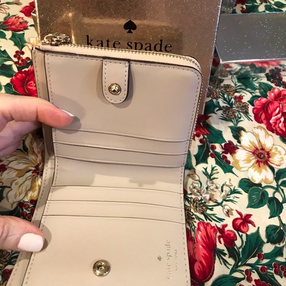 🌟KATE SPADE WALLET NWT 🎉HOST PICK - Picture 6 of 16
